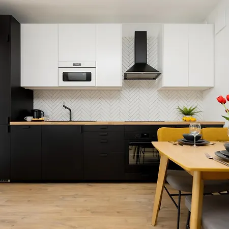 Apartman Komfortowy Dla 4 Osob Z Parkingiem By Renters Varsó
